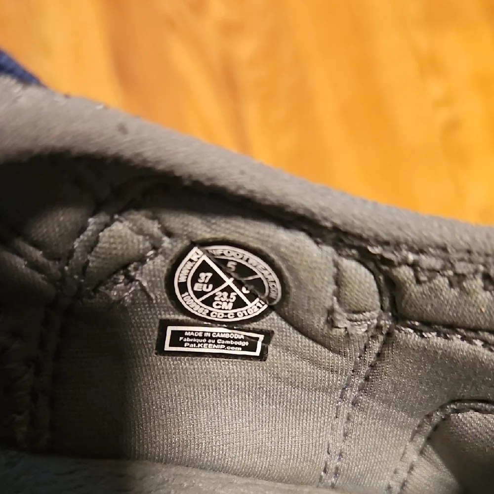 Keen sturdy closed